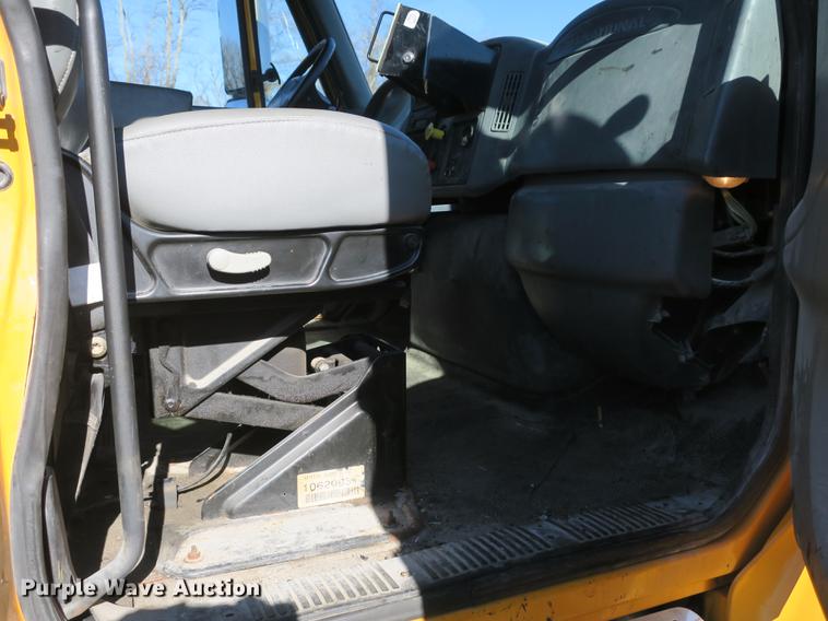 image for item DB8950 2005 International 7400 dump truck