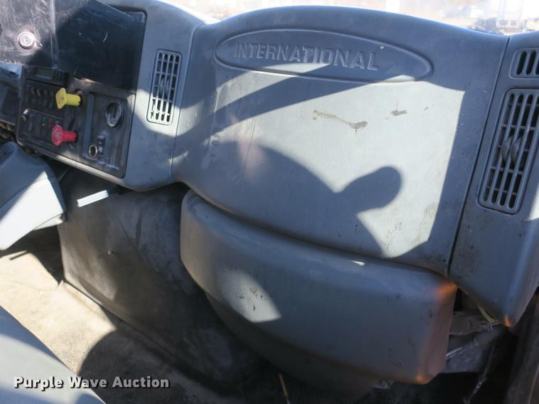 image for item DB8950 2005 International 7400 dump truck