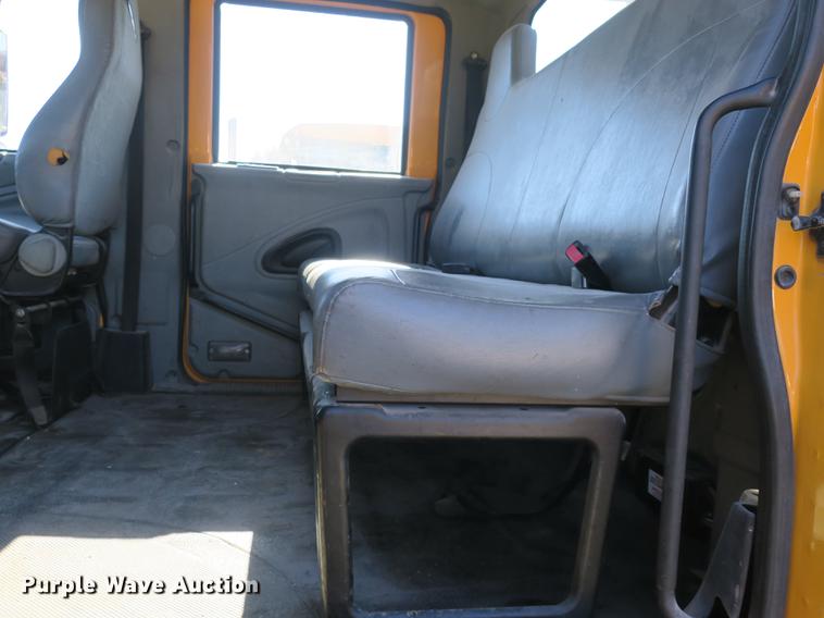 image for item DB8950 2005 International 7400 dump truck