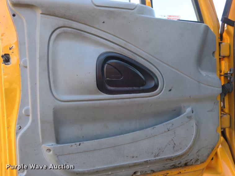 image for item DB8950 2005 International 7400 dump truck