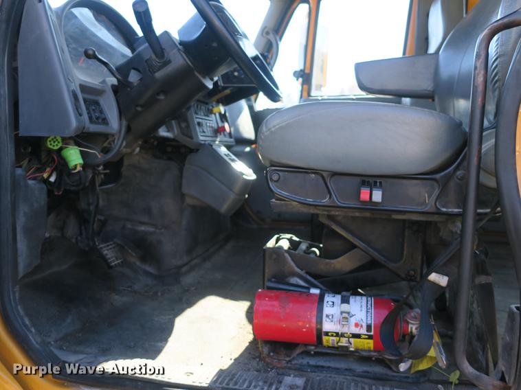 image for item DB8950 2005 International 7400 dump truck