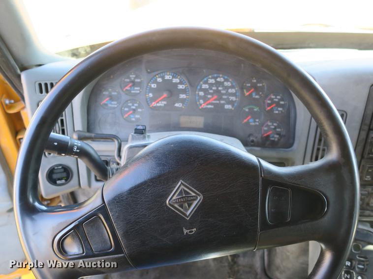 image for item DB8950 2005 International 7400 dump truck