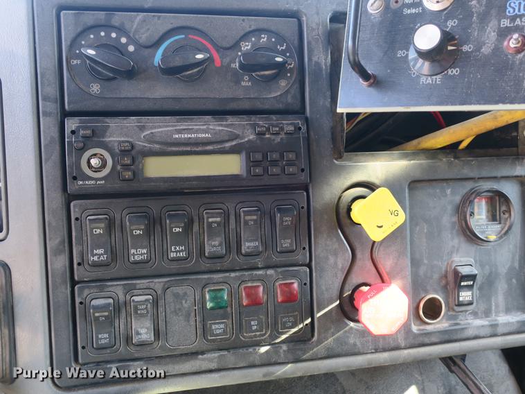 image for item DB8950 2005 International 7400 dump truck