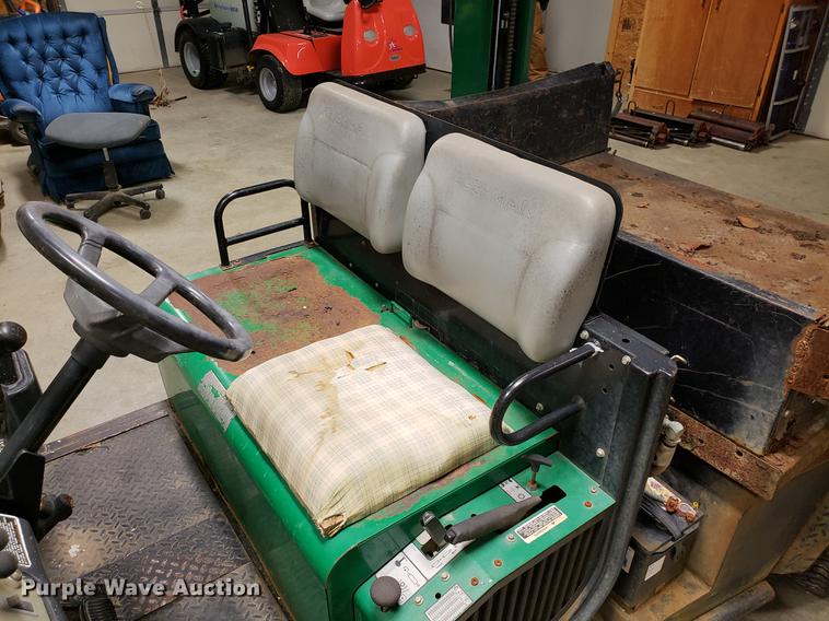 image for item DB9442 2000 Cushman S660 Turf Truckster utility vehicle