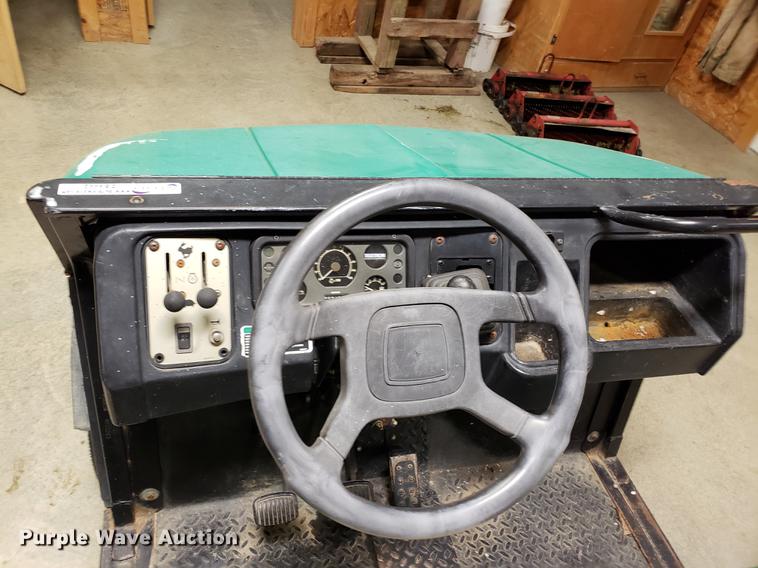 image for item DB9442 2000 Cushman S660 Turf Truckster utility vehicle