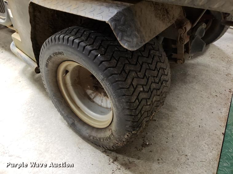 image for item DB9442 2000 Cushman S660 Turf Truckster utility vehicle
