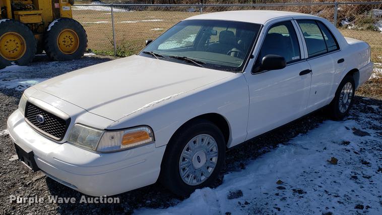 image for item DB9446 2004 Ford Crown Victoria Police Interceptor