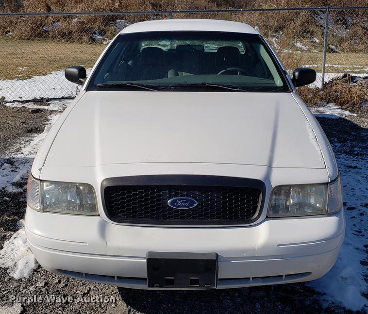 image for item DB9446 2004 Ford Crown Victoria Police Interceptor