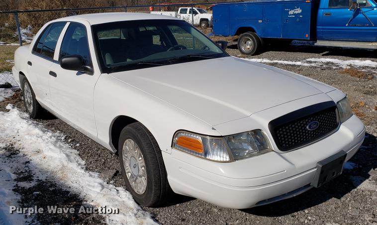 image for item DB9446 2004 Ford Crown Victoria Police Interceptor