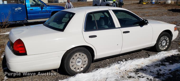 image for item DB9446 2004 Ford Crown Victoria Police Interceptor