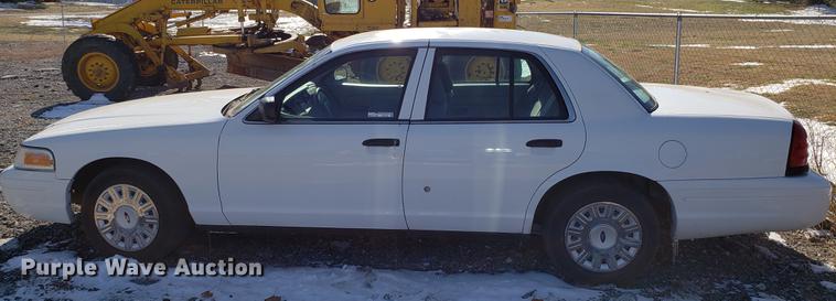 image for item DB9446 2004 Ford Crown Victoria Police Interceptor