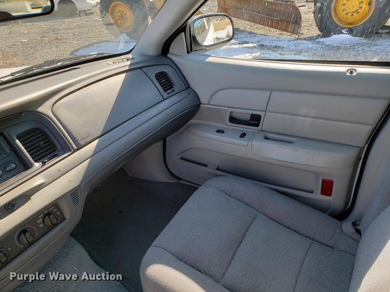 image for item DB9446 2004 Ford Crown Victoria Police Interceptor