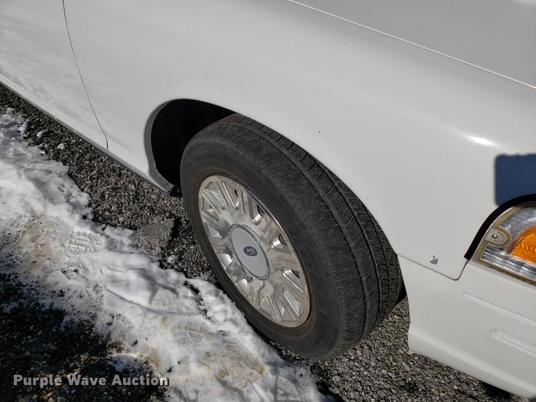 image for item DB9446 2004 Ford Crown Victoria Police Interceptor