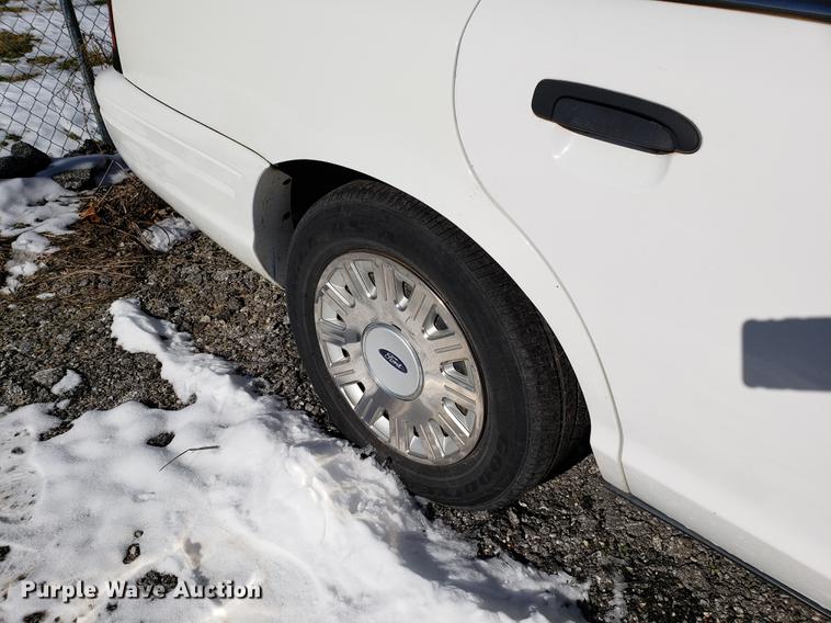 image for item DB9446 2004 Ford Crown Victoria Police Interceptor