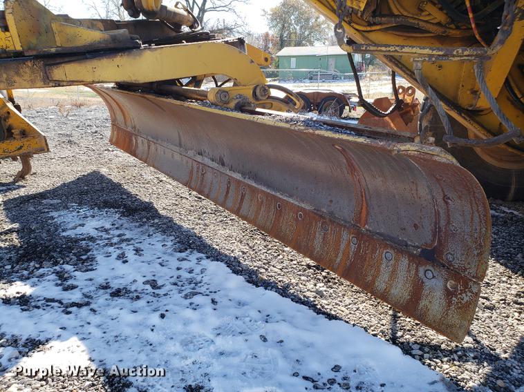 image for item DB9448 Caterpillar 120G rigid frame motor grader