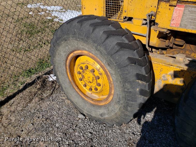 image for item DB9448 Caterpillar 120G rigid frame motor grader