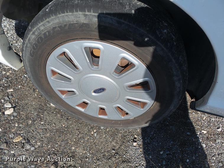 image for item DD2411 2010 Ford Crown Victoria Police Interceptor