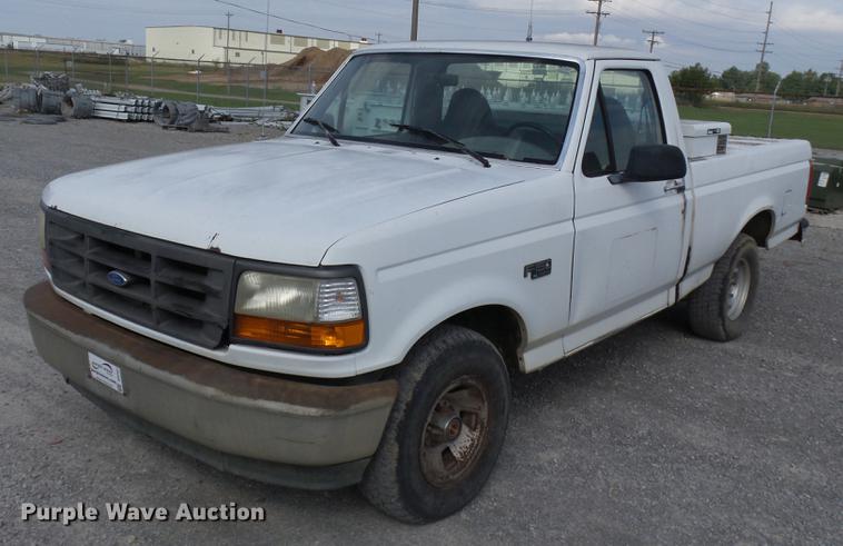 image for item DD2487 1994 Ford F150 pickup truck