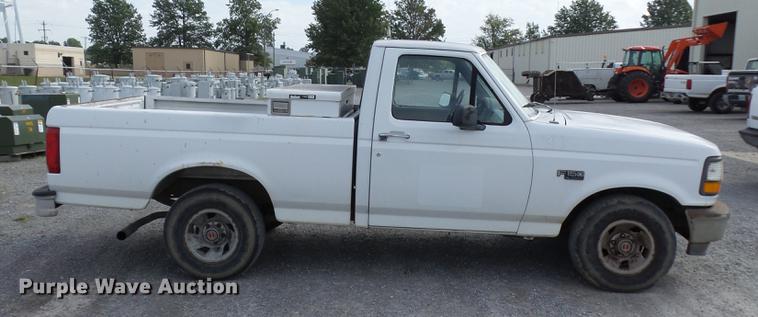 image for item DD2487 1994 Ford F150 pickup truck