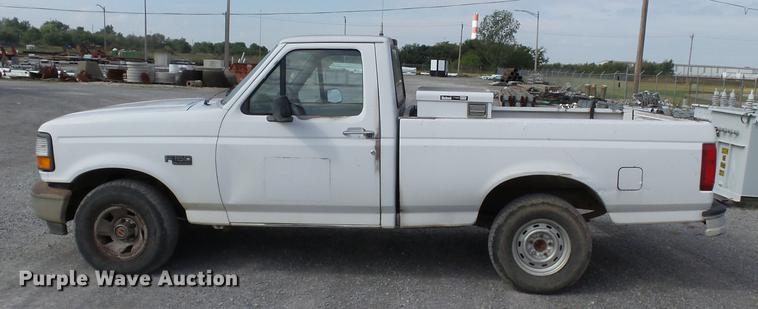 image for item DD2487 1994 Ford F150 pickup truck