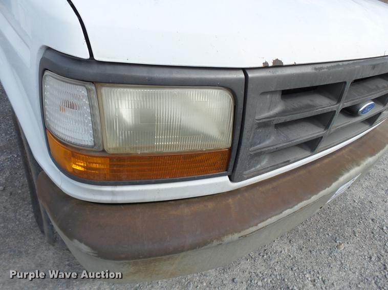 image for item DD2487 1994 Ford F150 pickup truck