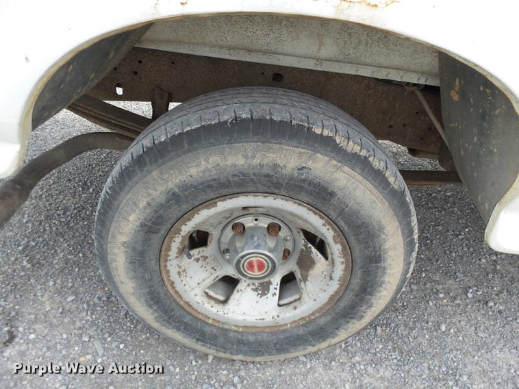 image for item DD2487 1994 Ford F150 pickup truck