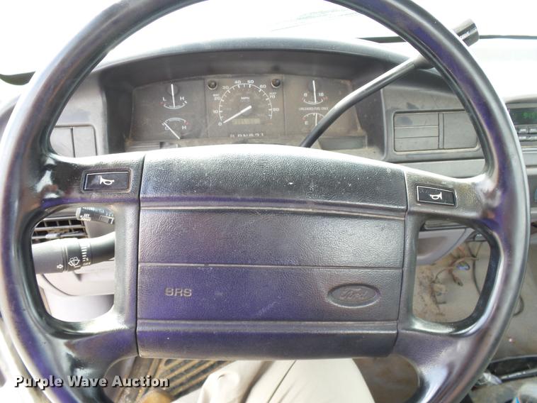 image for item DD2487 1994 Ford F150 pickup truck