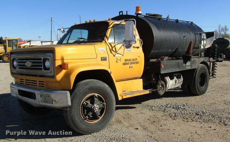 image for item DD3828 1989 Chevrolet C60 oil distribution truck