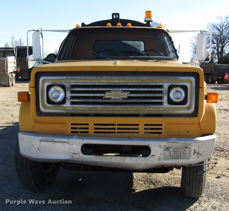 image for item DD3828 1989 Chevrolet C60 oil distribution truck
