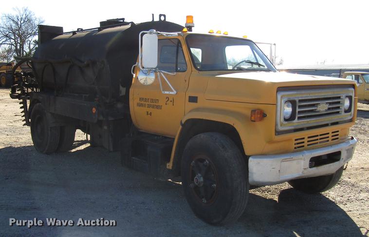 image for item DD3828 1989 Chevrolet C60 oil distribution truck
