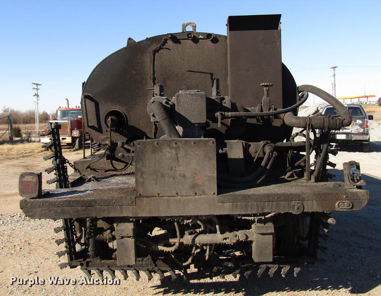 image for item DD3828 1989 Chevrolet C60 oil distribution truck