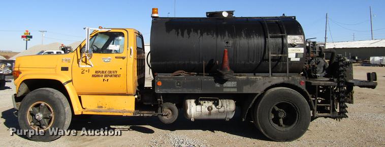 image for item DD3828 1989 Chevrolet C60 oil distribution truck