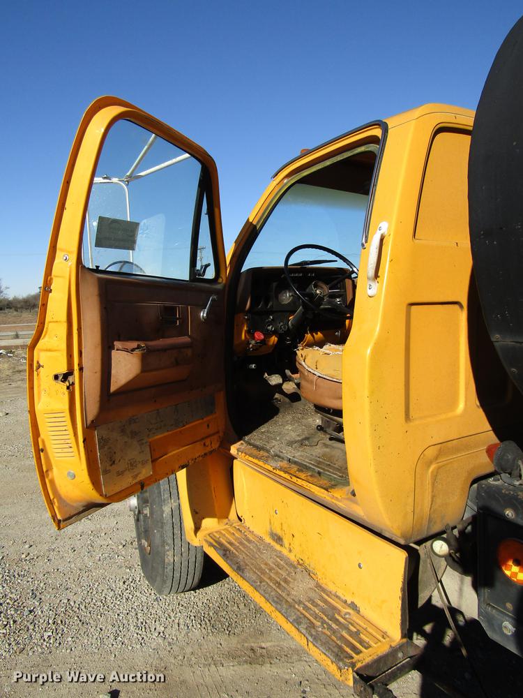 image for item DD3828 1989 Chevrolet C60 oil distribution truck