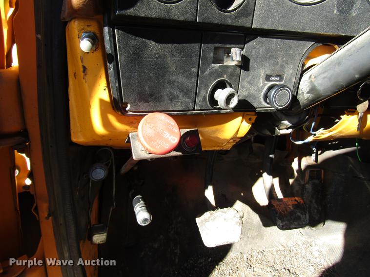 image for item DD3828 1989 Chevrolet C60 oil distribution truck