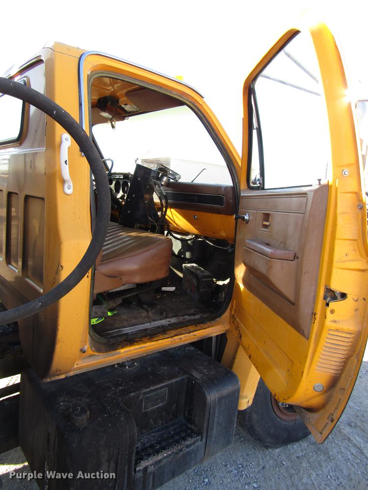 image for item DD3828 1989 Chevrolet C60 oil distribution truck