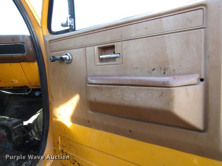 image for item DD3828 1989 Chevrolet C60 oil distribution truck