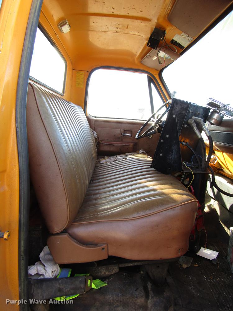 image for item DD3828 1989 Chevrolet C60 oil distribution truck