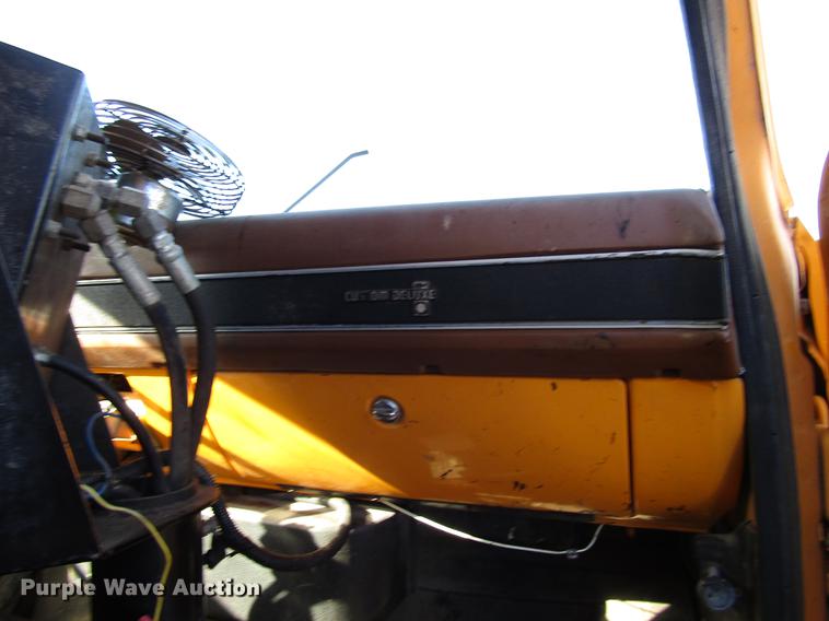 image for item DD3828 1989 Chevrolet C60 oil distribution truck