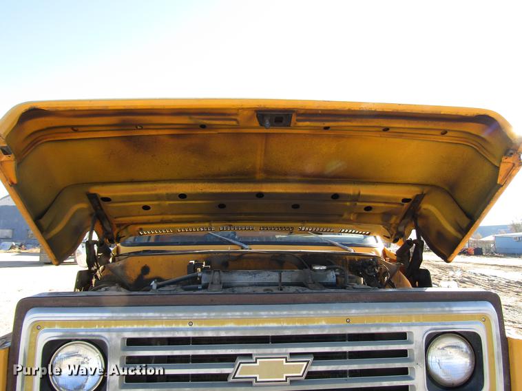 image for item DD3828 1989 Chevrolet C60 oil distribution truck