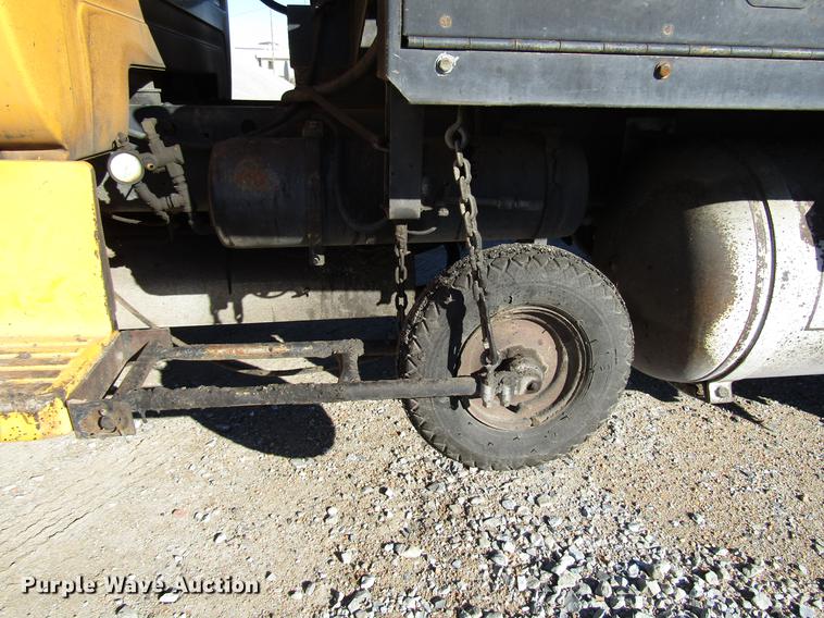 image for item DD3828 1989 Chevrolet C60 oil distribution truck