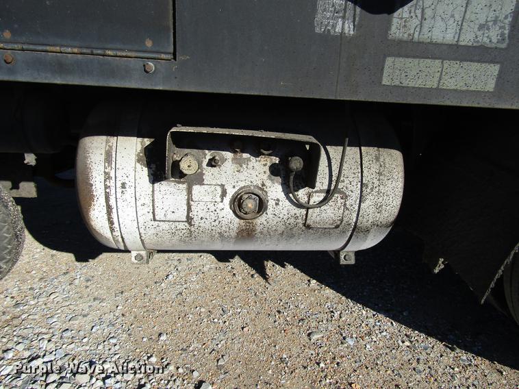 image for item DD3828 1989 Chevrolet C60 oil distribution truck