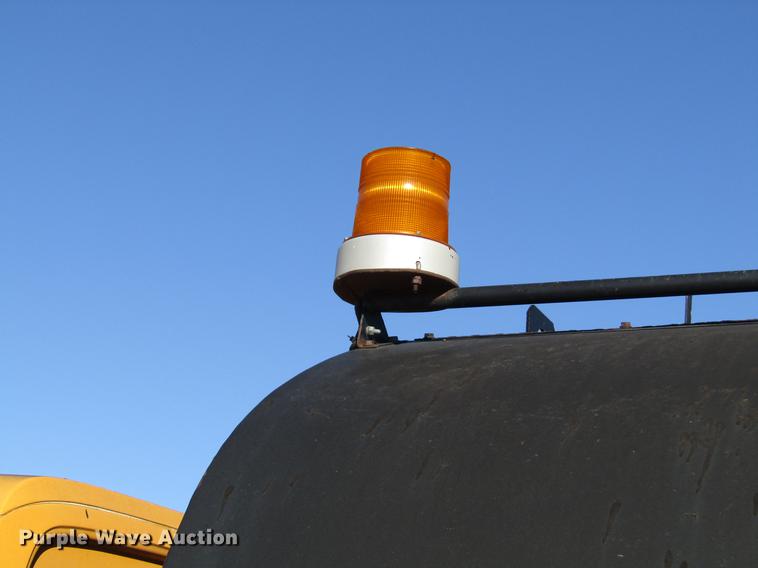 image for item DD3828 1989 Chevrolet C60 oil distribution truck