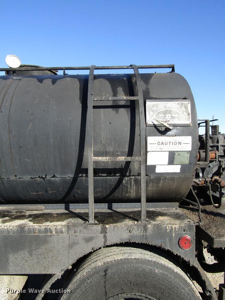 image for item DD3828 1989 Chevrolet C60 oil distribution truck