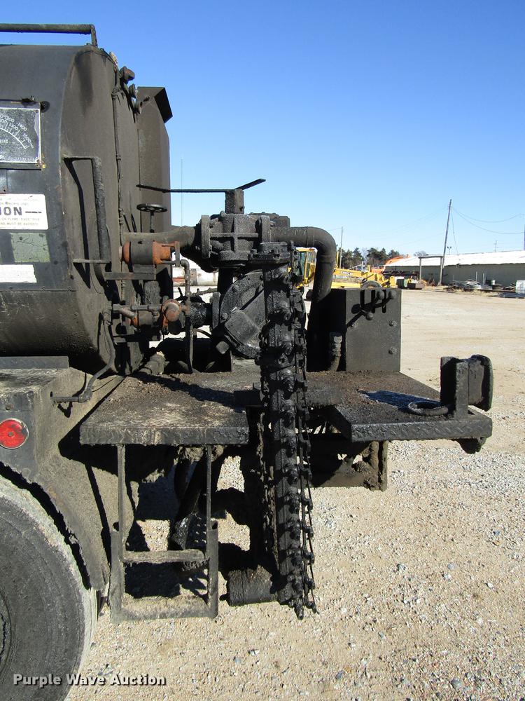 image for item DD3828 1989 Chevrolet C60 oil distribution truck