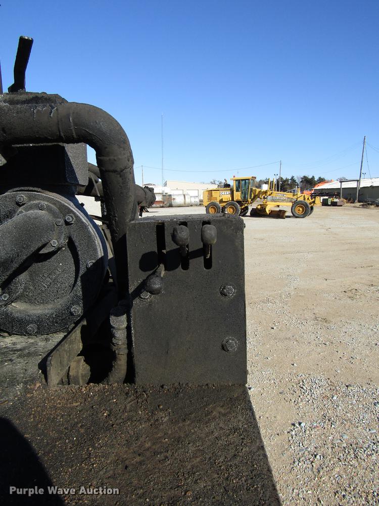 image for item DD3828 1989 Chevrolet C60 oil distribution truck