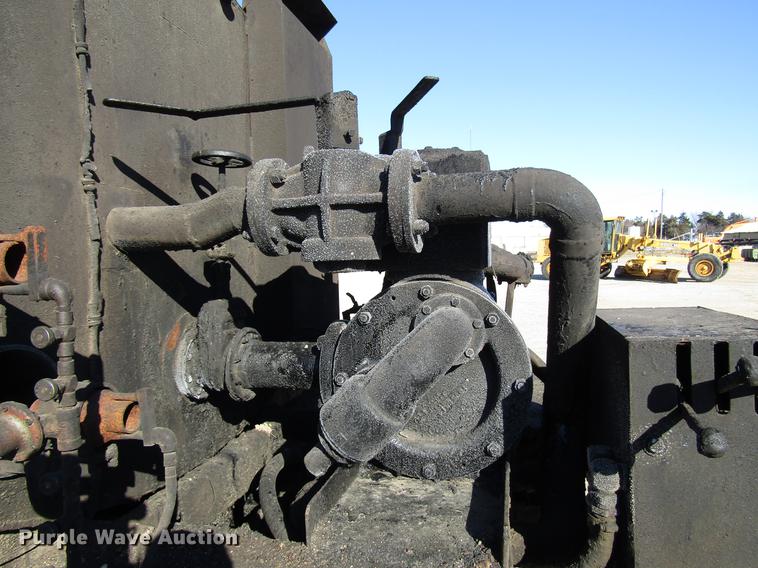 image for item DD3828 1989 Chevrolet C60 oil distribution truck