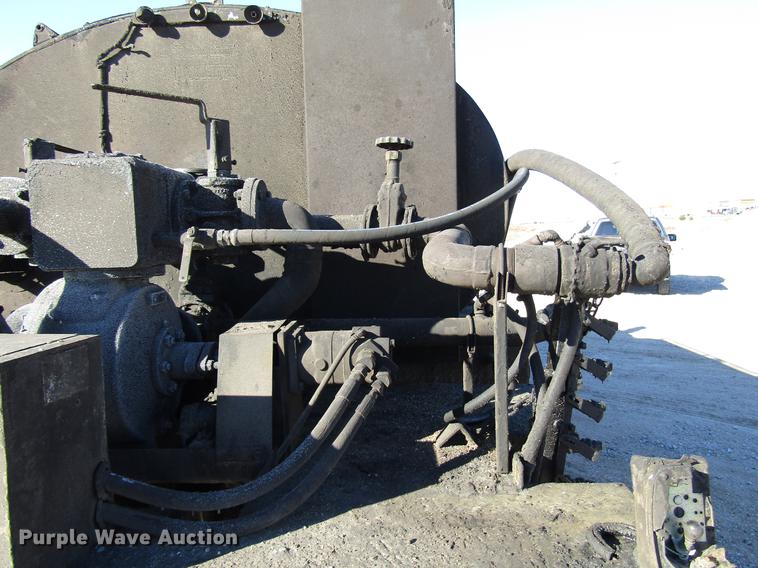 image for item DD3828 1989 Chevrolet C60 oil distribution truck