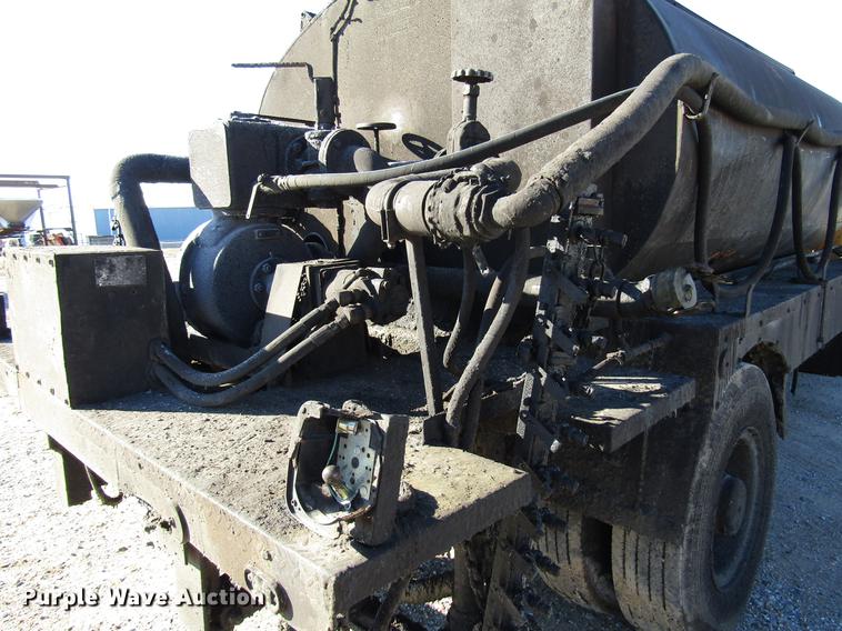 image for item DD3828 1989 Chevrolet C60 oil distribution truck