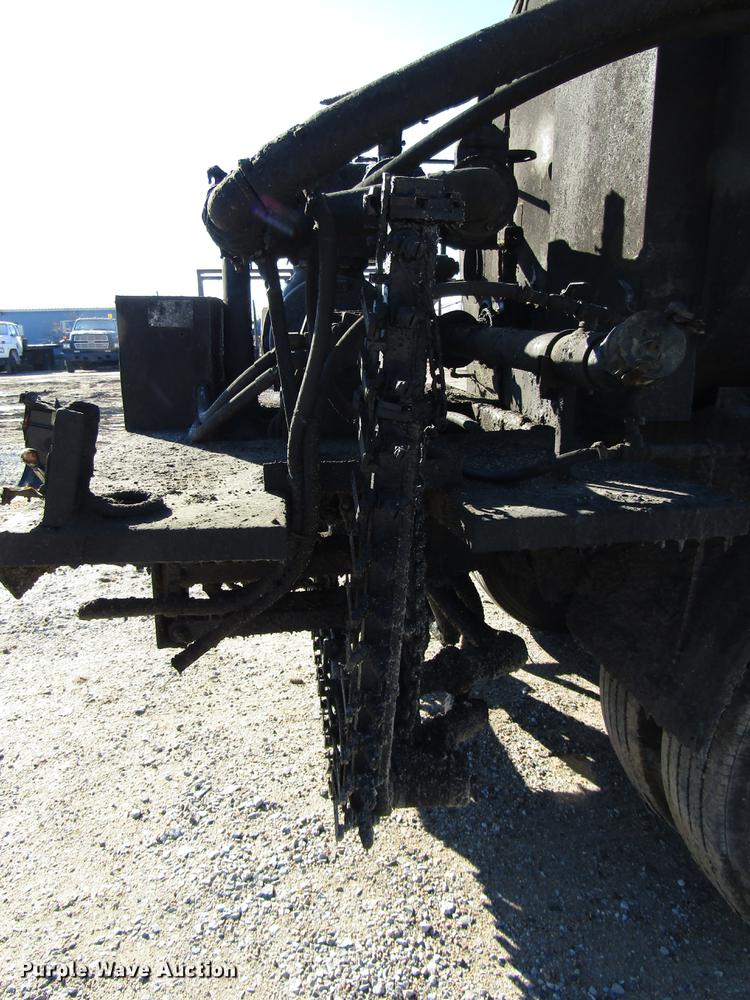 image for item DD3828 1989 Chevrolet C60 oil distribution truck