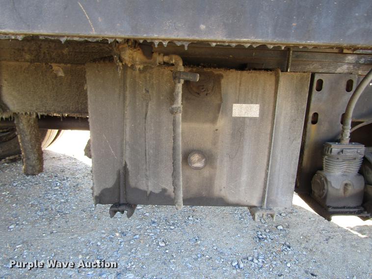 image for item DD3828 1989 Chevrolet C60 oil distribution truck